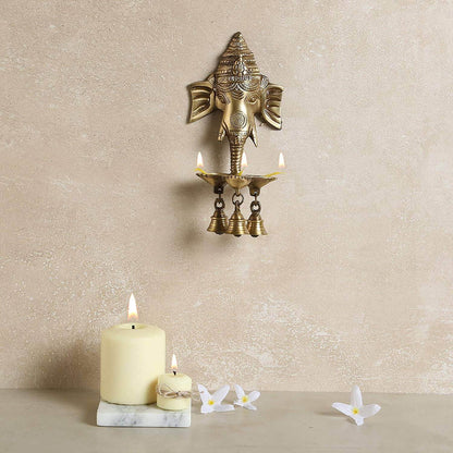 Messing Ganesha Wandbehang Diya mit Glocken für Heimdekoration, Öllampe für Diwali, Ghanti für Pooja, Tempeldekoration, Standard (1 Stück)