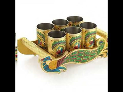 Juego de bandejas decorativas Golden Meenakari - Diseño de pavo real doble | Bandeja de madera con asa (13x6,5x5 in) y 6 vasos de acero inoxidable